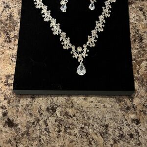 Sparkling Silver Necklace and Earring Set